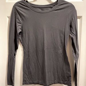 basic long sleeve knit top